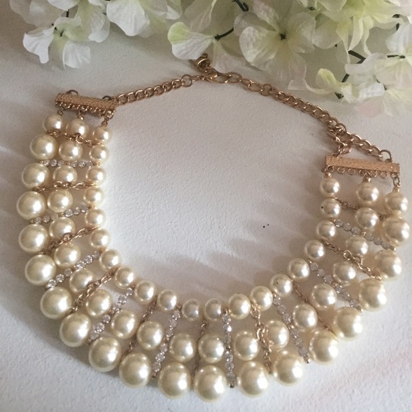 Jewelry - Faux pearl necklace